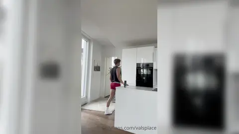 Service petit-déj — Valentin Mehinagic