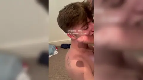 Tylereire22 prend une creampie de LondonCuckold