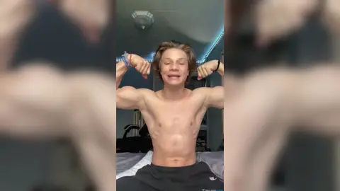 Jeune alpha — pieds & humiliation (compilation)