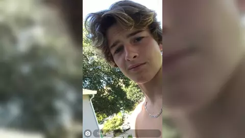 Jeune étalon, grosse queue — leaks