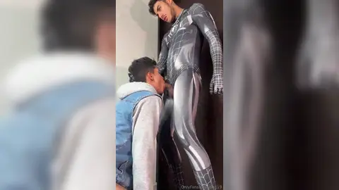 Spiderman twink se fait baiser — DeiT19 x Sebbastc